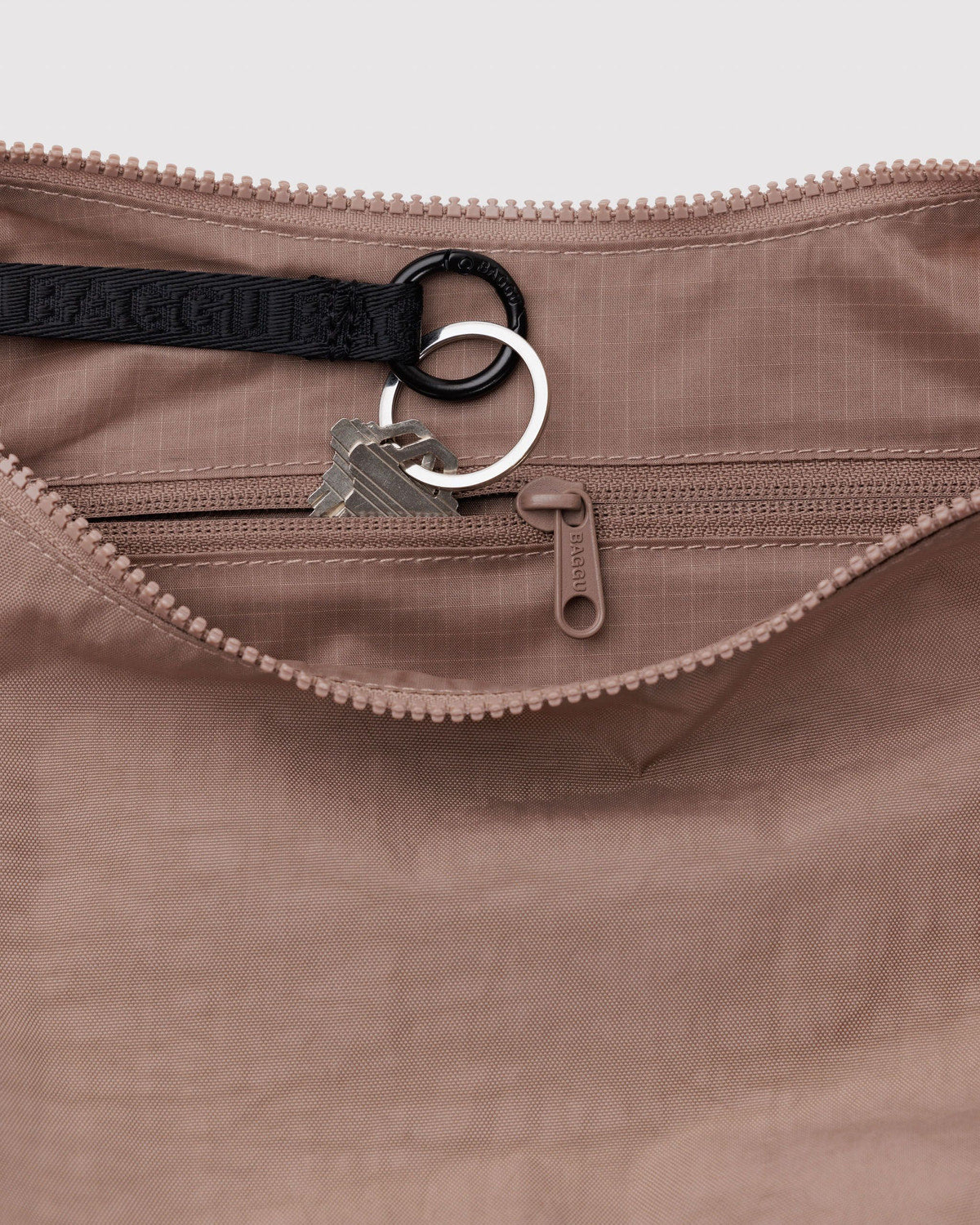Medium Nylon Crescent Bag Toasted Almond | Baggu Sale