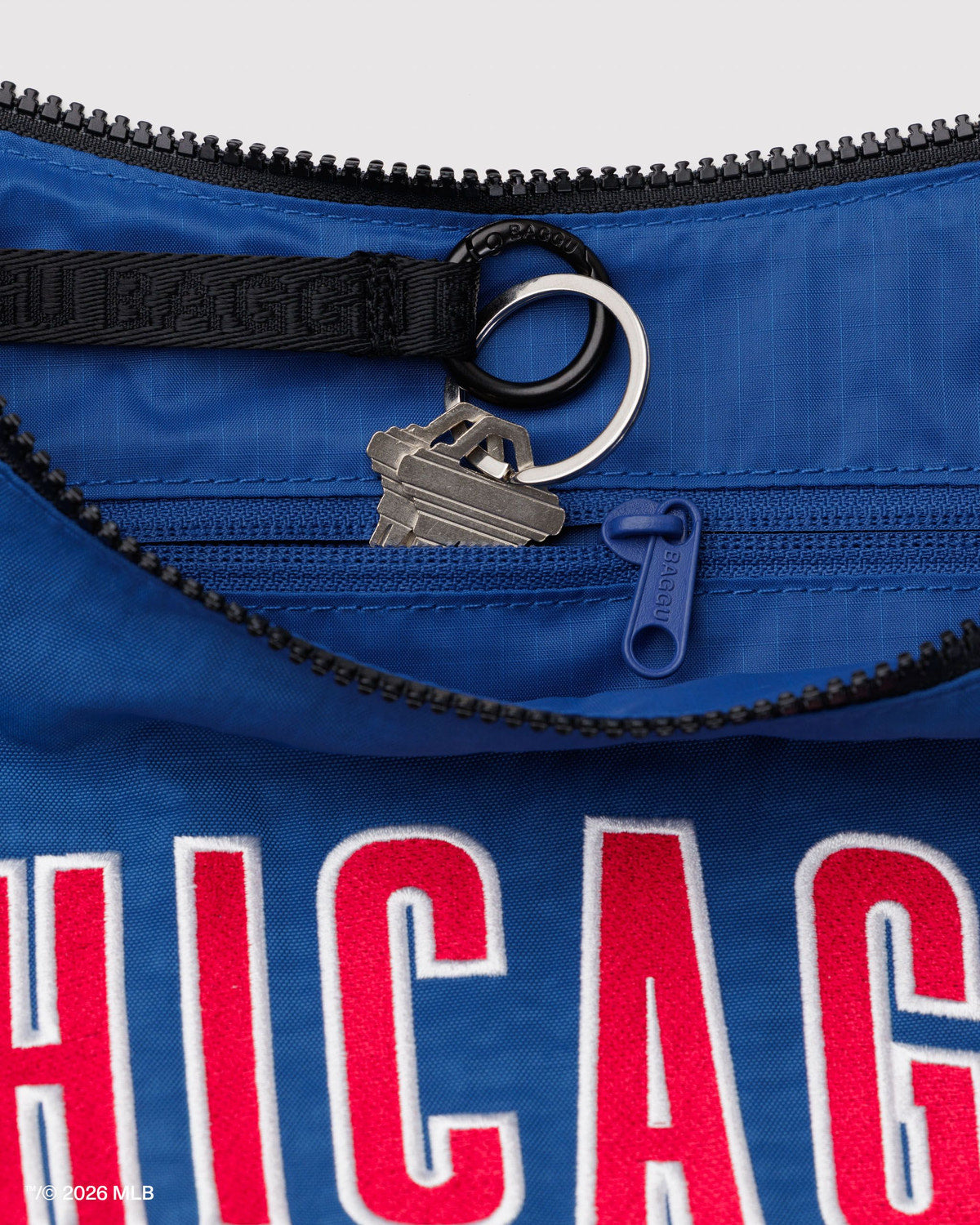 Medium Nylon Crescent Bag Chicago Cubs™ | Baggu On Sale