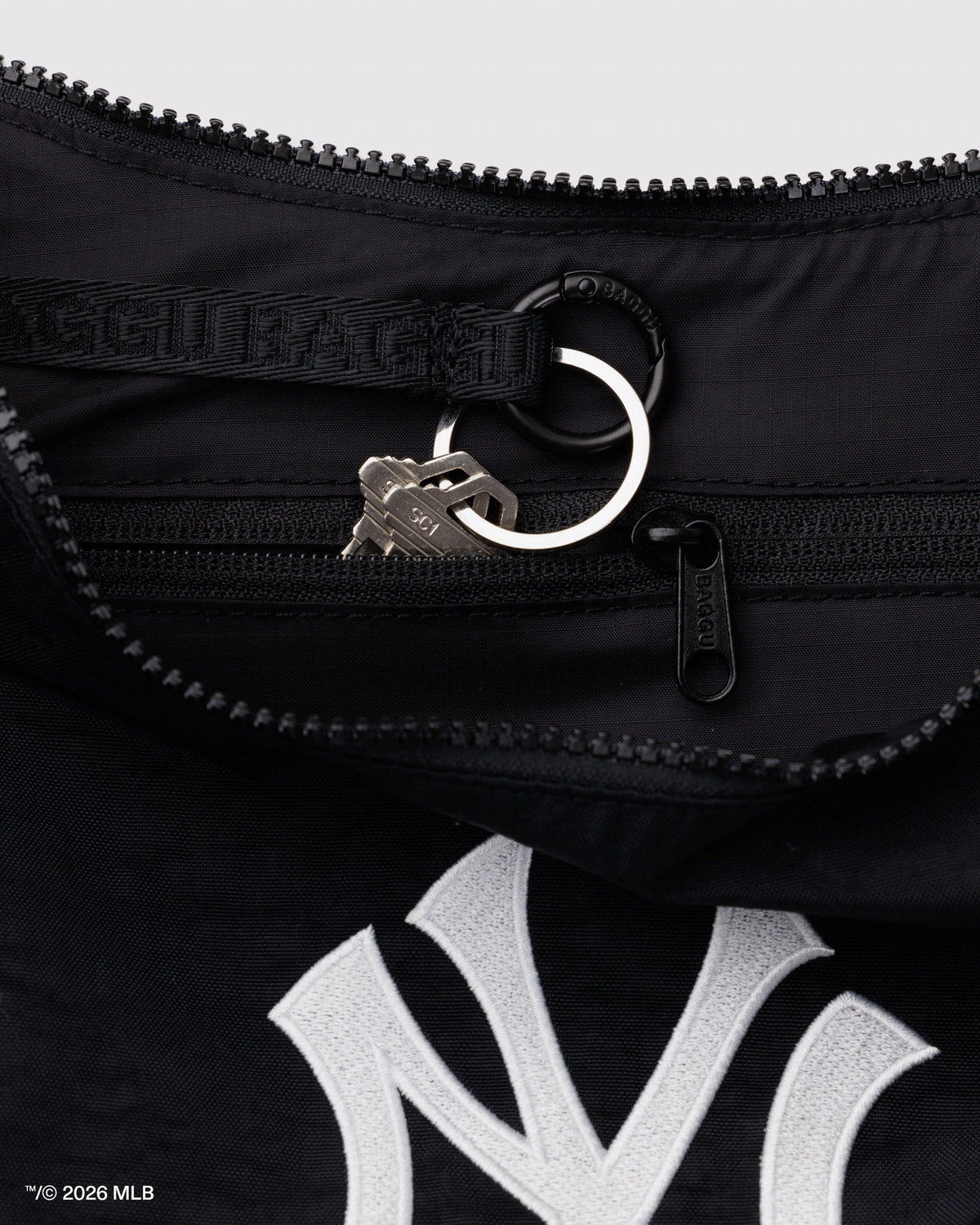 Medium Nylon Crescent Bag New York Yankees™ | Baggu Online